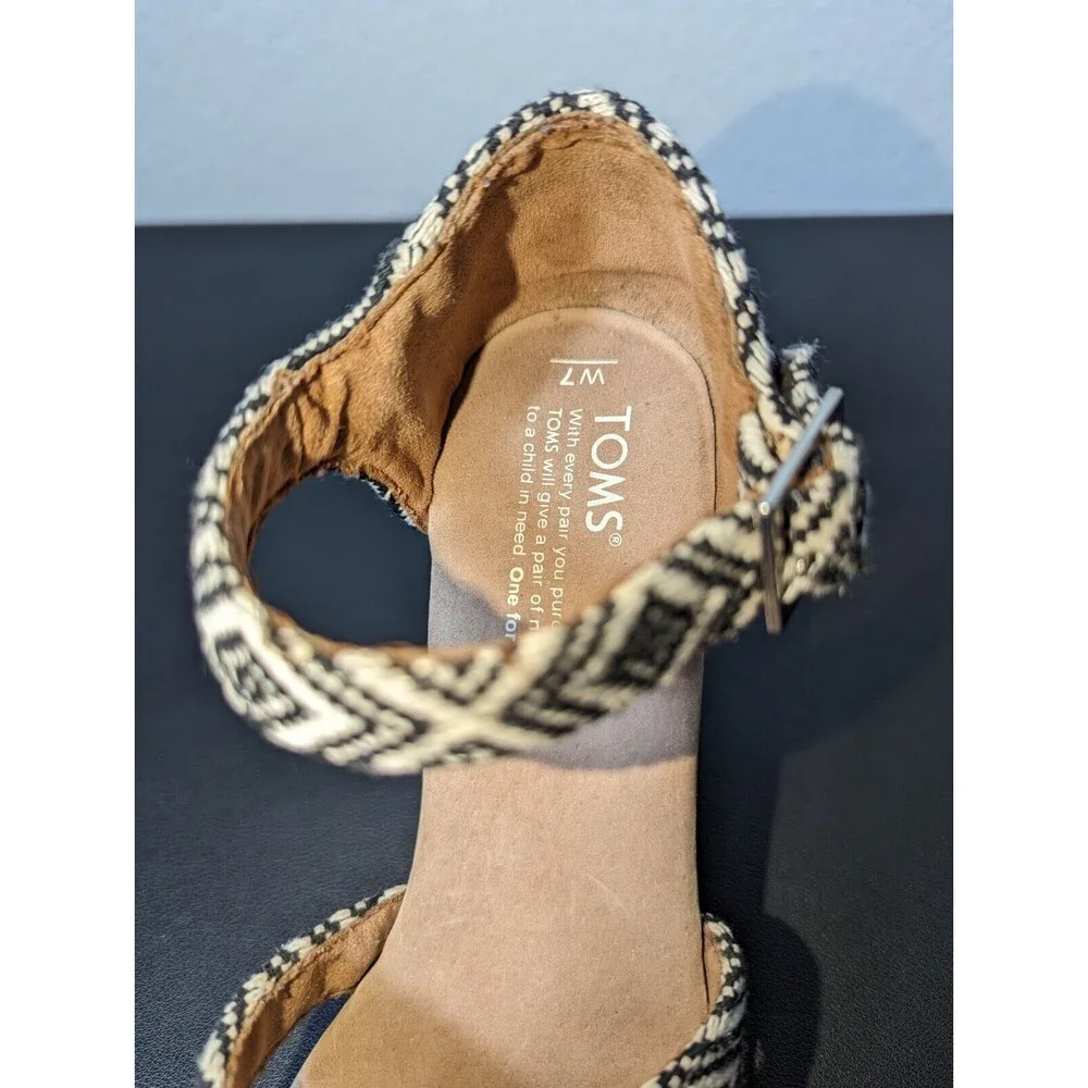 Toms Women Canvas Strap Cork Sole Wedge Sandals Black Tan Geometric BOHO W7